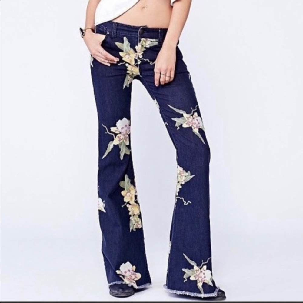 Free Feople Floral Boho Fray Hem Flare Jeans 27 - Picture 2 of 13